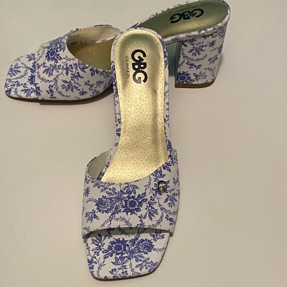 NWOT GBG blue floral heels size 9.5 - Picture 1 of 7